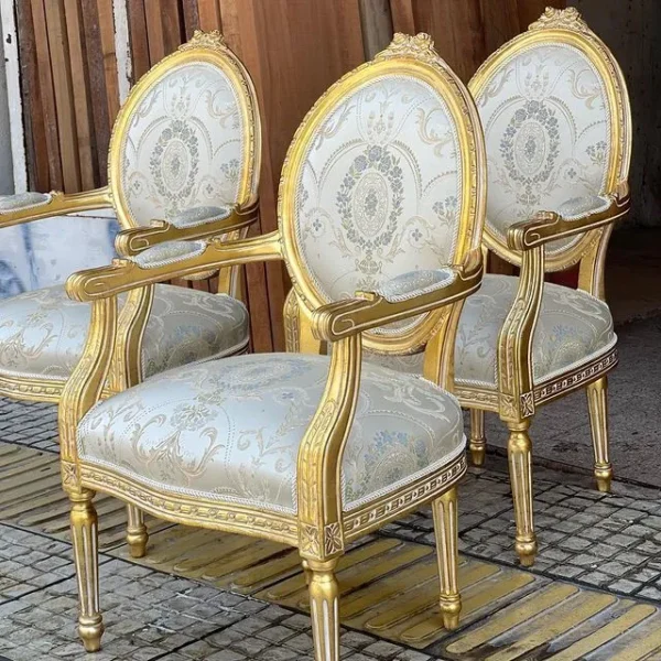Chair inspired by Louis XV with oval silhouette