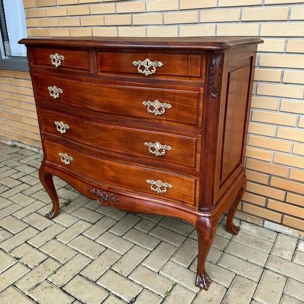 Commode with restraint silhouette - Image 3