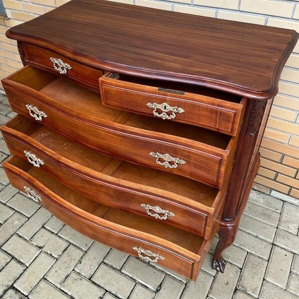 Commode with restraint silhouette - Image 2