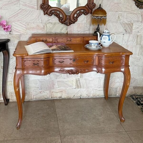 Desk of Louis XV features with elegant silhouette