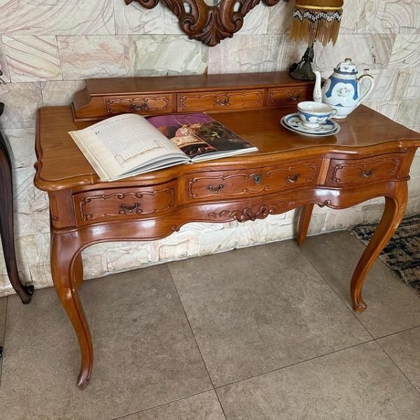 Desk of Louis XV features with elegant silhouette - Image 3