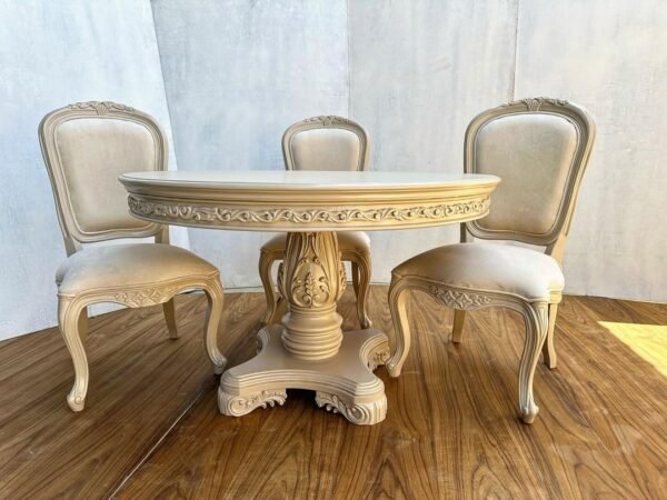 Centre table of Italian baroque features